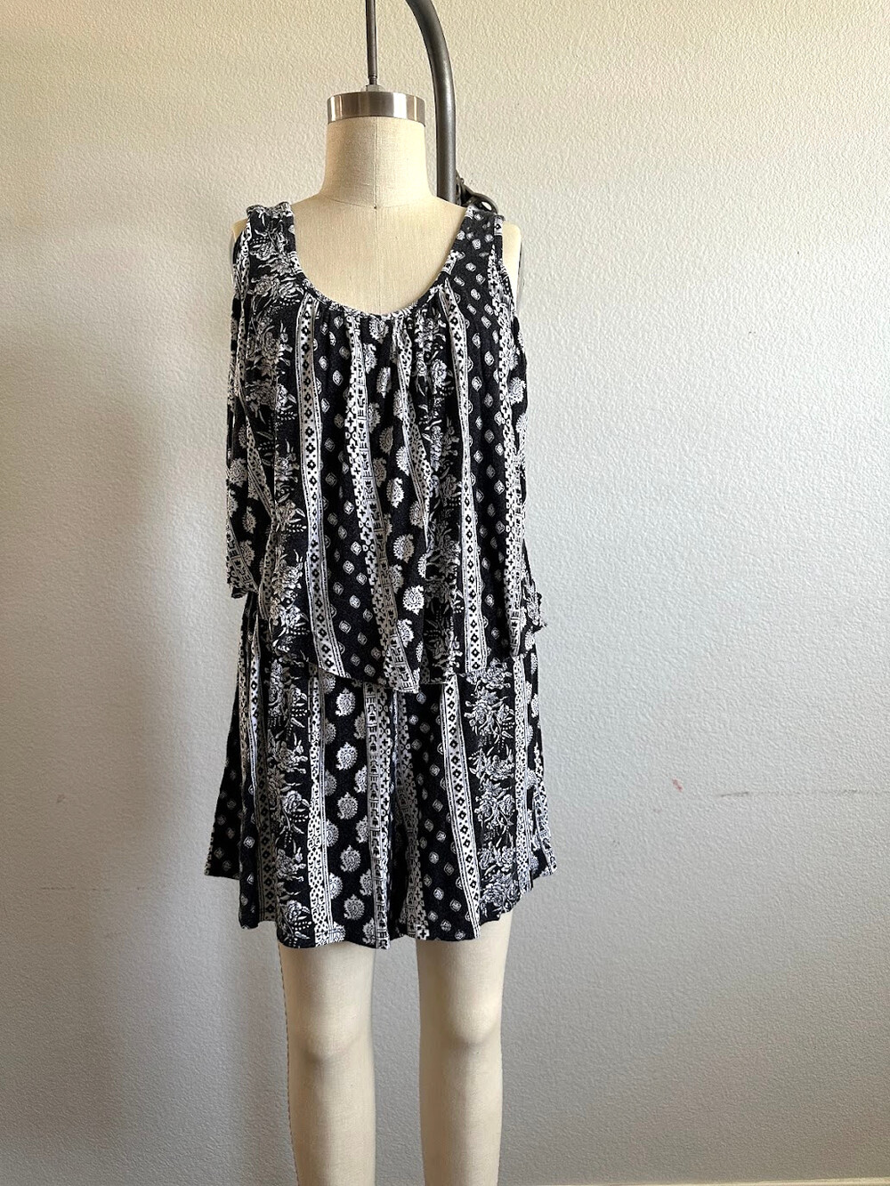 R2D Apparel Boho Floral Print Romper Sleeveless Wide Leg Size M